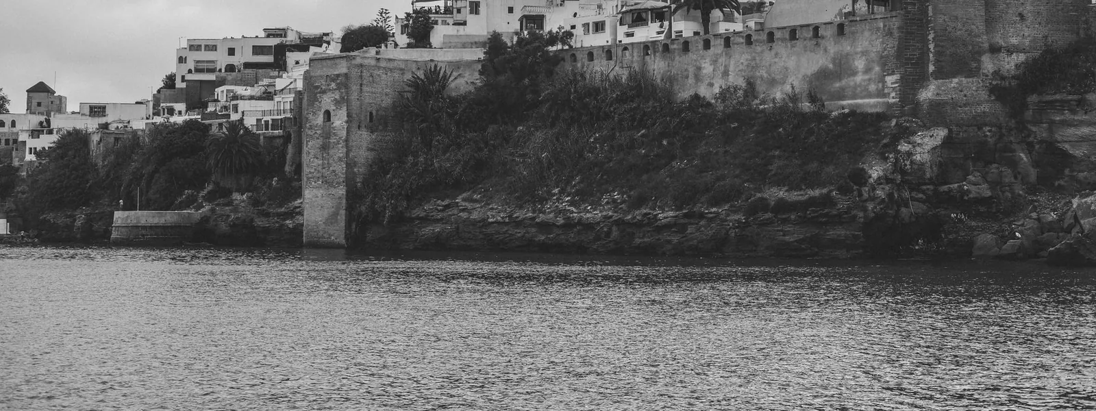 Médina historique de Rabat avec ses fortifications près de l'océan